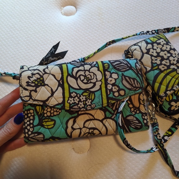 Sold Vera Bradley small clutch/wallet and wristlet - Picture 2 of 7